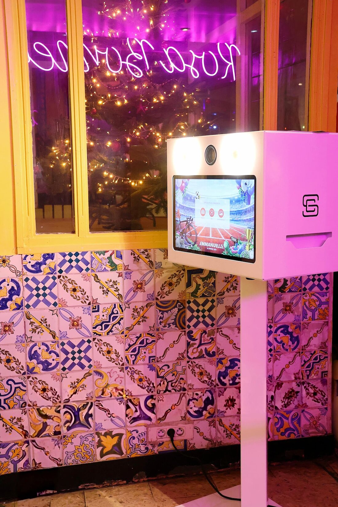 Photobooth FunkyPix avec écran d’accueil personnalisé pour l’anniversaire d’Emmanuelle