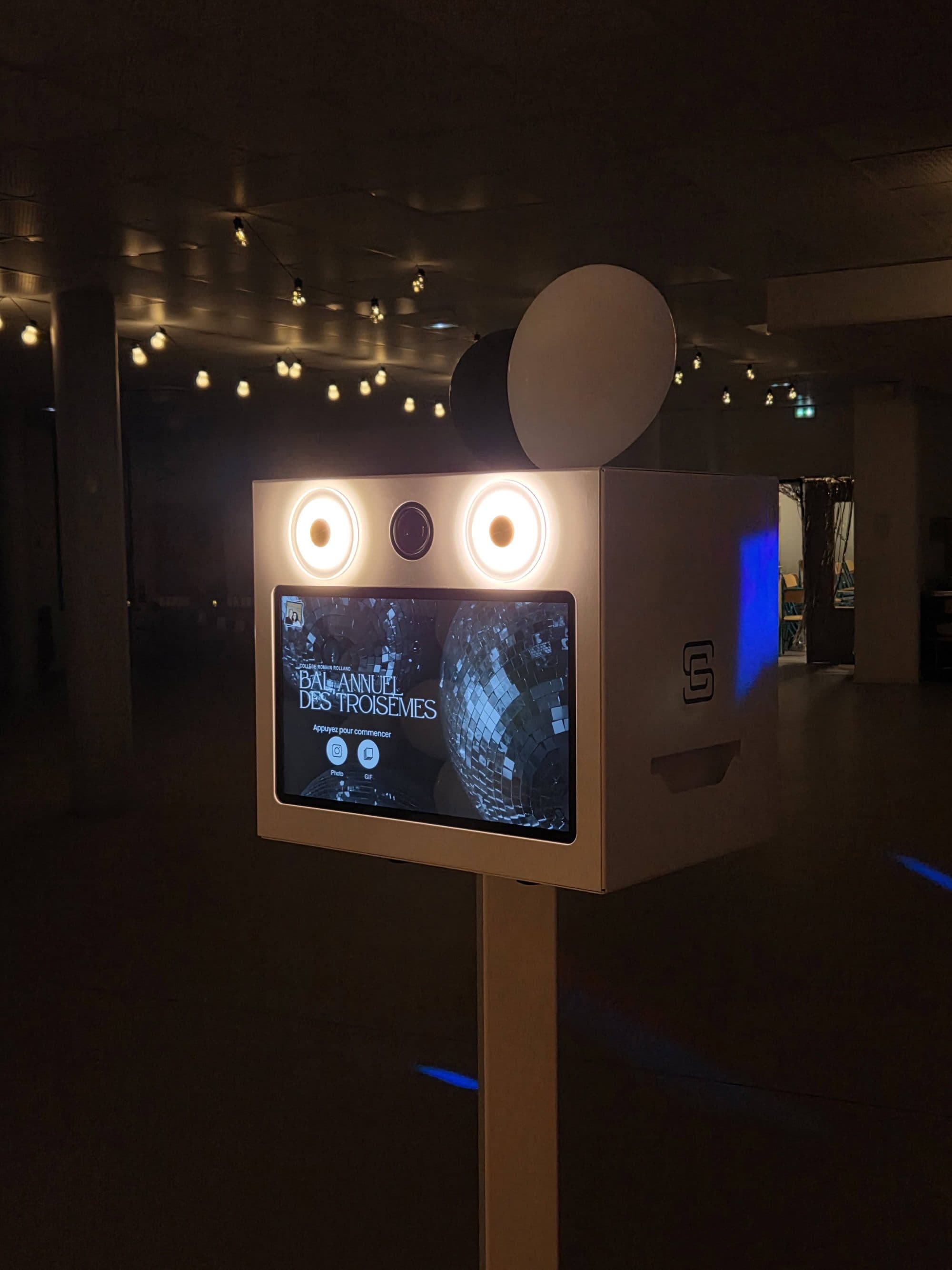 Photobooth personnalisé installé pour le bal des troisièmes du collège Romain Rolland.