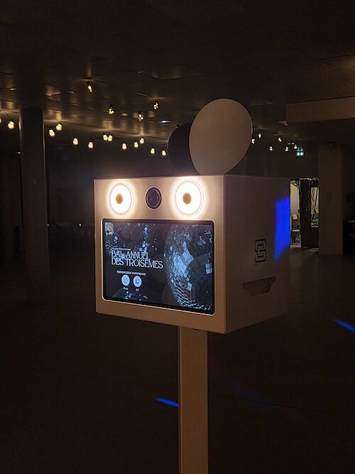 Photobooth personnalisé installé pour le bal des troisièmes du collège Romain Rolland.
