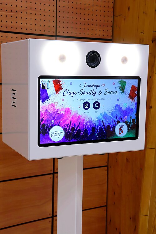 Écran personnalisé du photobooth aux couleurs du jumelage entre Claye-Souilly et Soave pour les élèves de 4ème