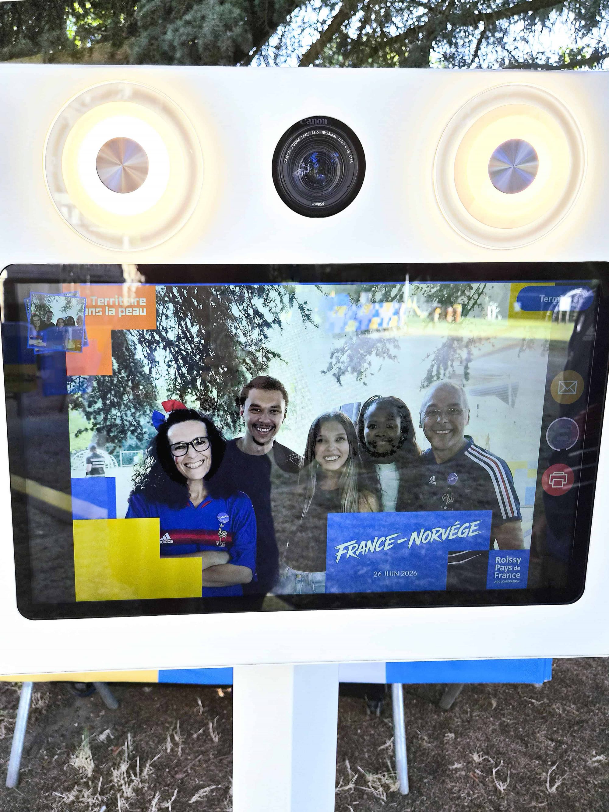 Photobooth personnalisé aux couleurs de France - Norvège et Roissy Pays de France