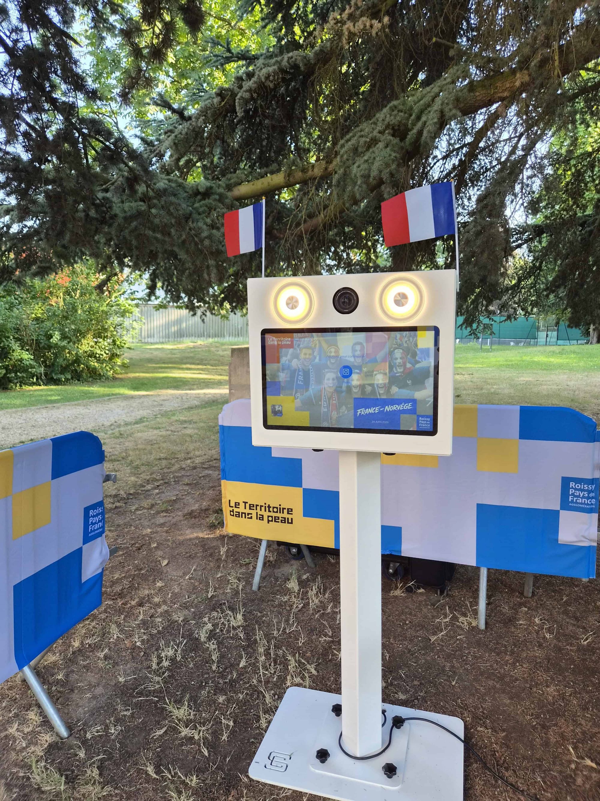 Photobooth décoré aux couleurs de l'équipe de France de foot pendant la fan zone de Survilliers