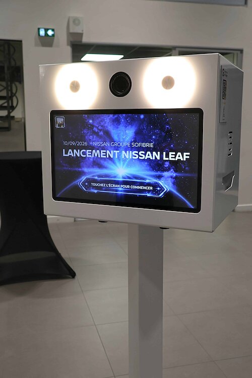 Photobooth FunkyPix avec écran d’accueil personnalisé pour la Nissan Leaf du groupe Sofibrie