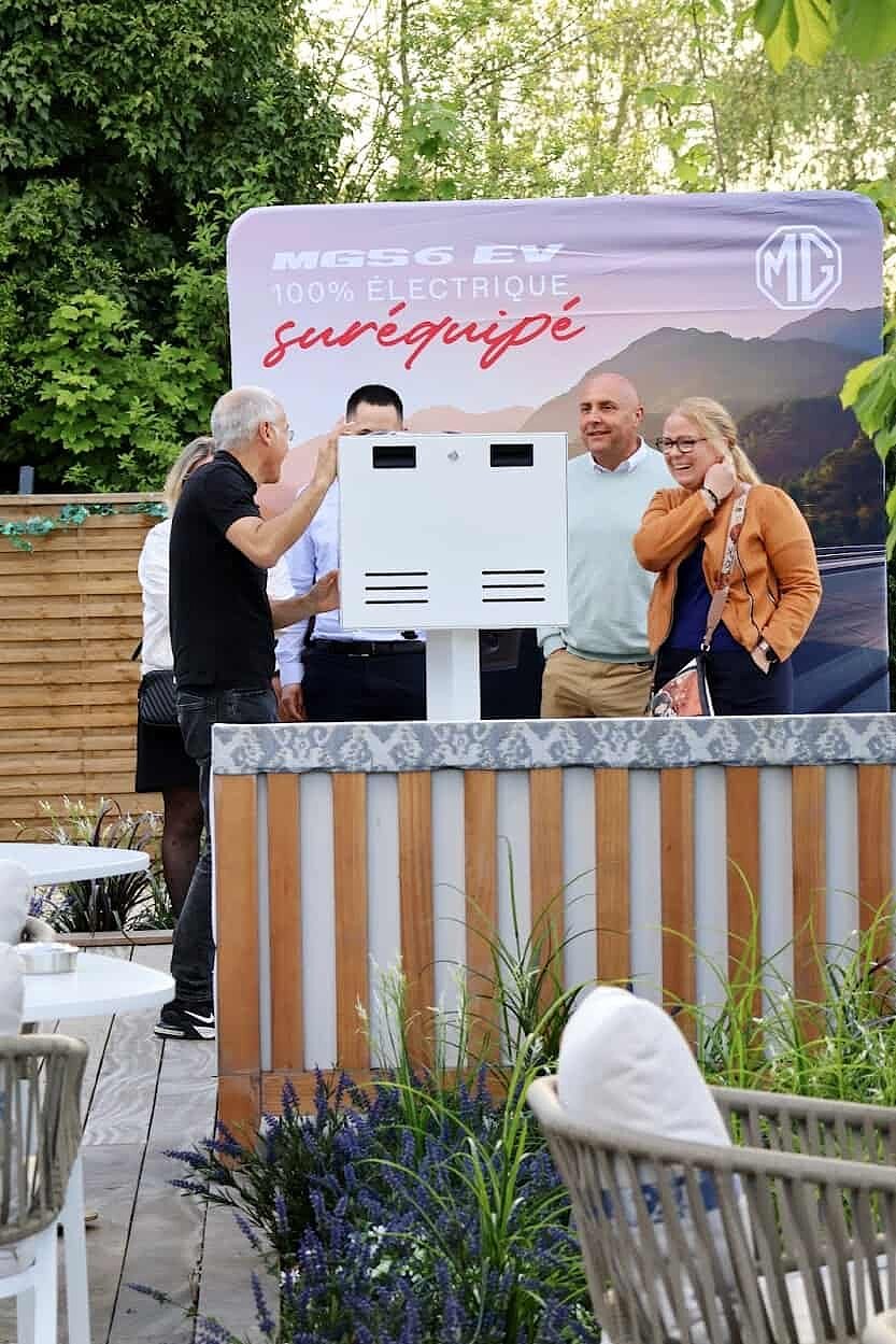 Borne photo événement entreprise MG électrique invités fond personnalisé Lagny-sur-Marne