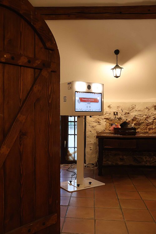 Photobooth installé dans un espace en retrait de la Ferme de la Petite Loge en Seine-et-Marne