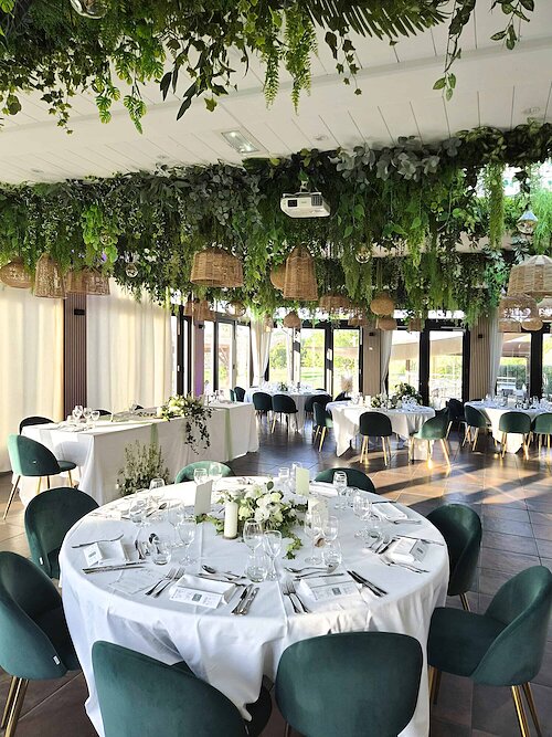 Salle de réception du Domaine de Crécy décorée pour le mariage d'Océane et Anthony en Seine-et-Marne