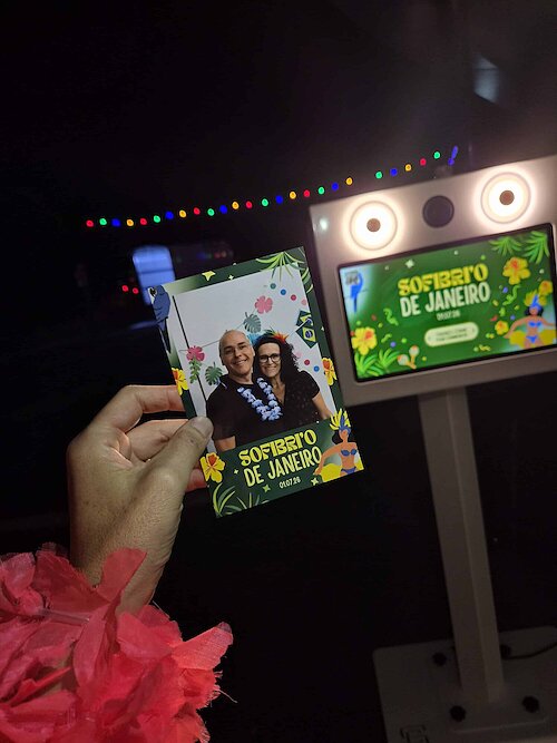 Photo souvenir imprimée par le photobooth personnalisé de la soirée du personnel du Groupe Sofibrie.