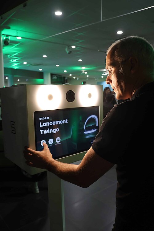 Fabien FunkyPix configuration photobooth lancement Twingo E-Tech Electric - concession Renault Chanteloup-en-Brie