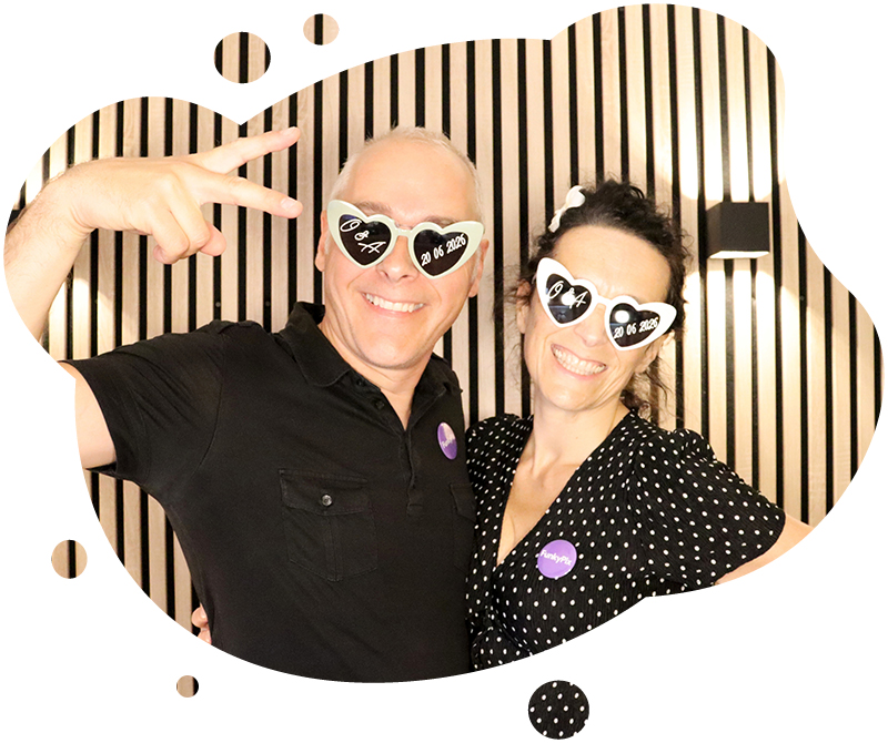 S&eacute;verine et Fabien lors d&rsquo;un &eacute;v&eacute;nement photobooth, &eacute;quipe FunkyPix sur le terrain